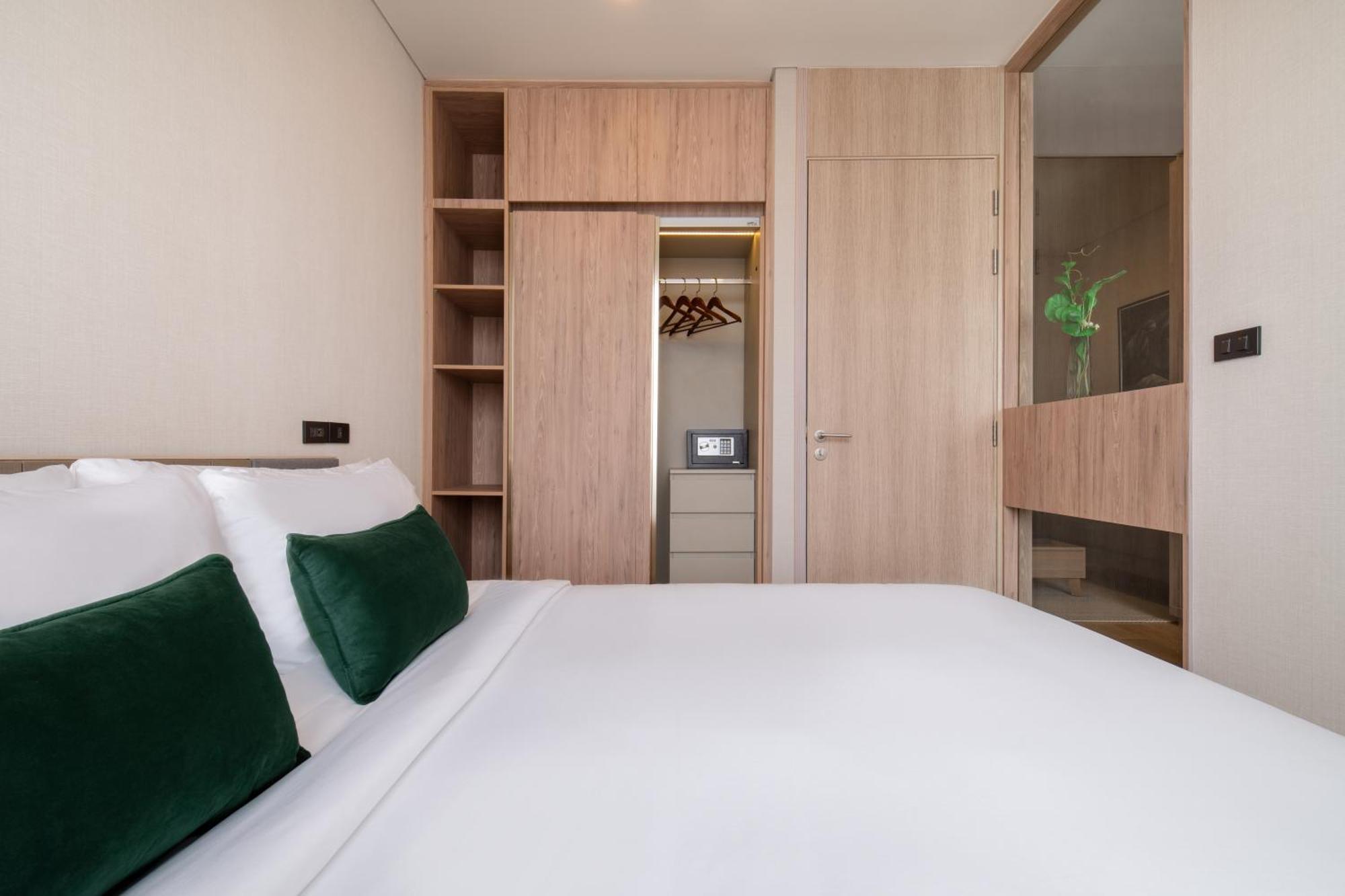 Wyndham Garden Bangkok Sukhumvit 42 Hotel Exterior photo